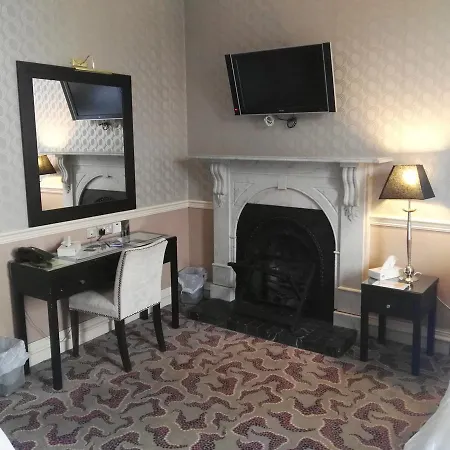 Court Hotel 2*