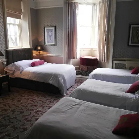 Court Hotel 2*