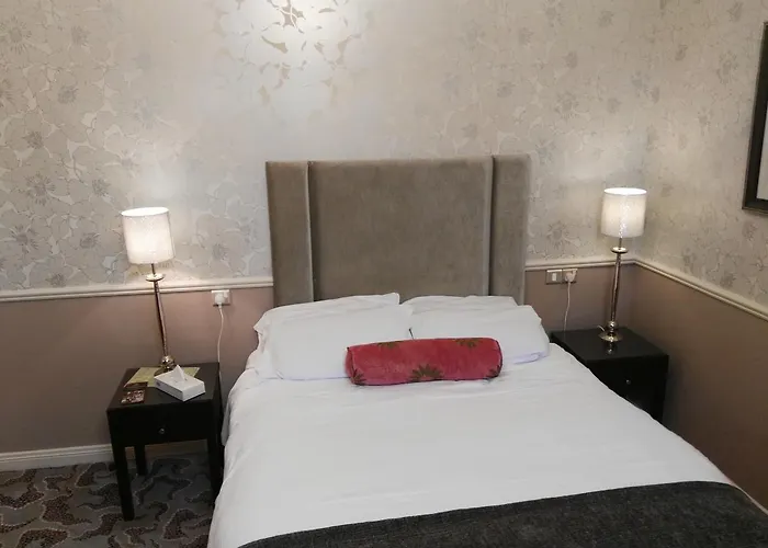 Court Отель Нейс