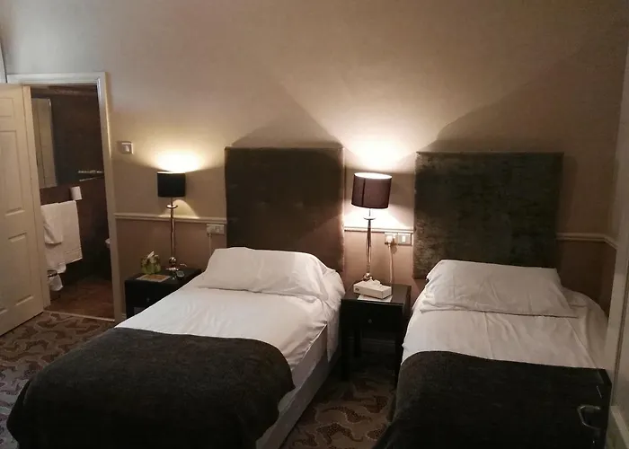 Court Отель Нейс