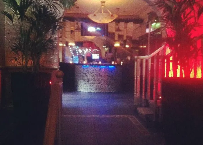 Court Отель Нейс